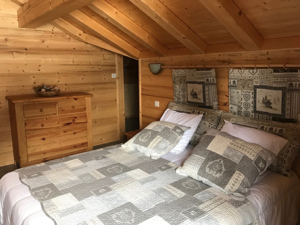  Varlope-chambre-lit-double2-location-appartement-chalet-Les-Gets