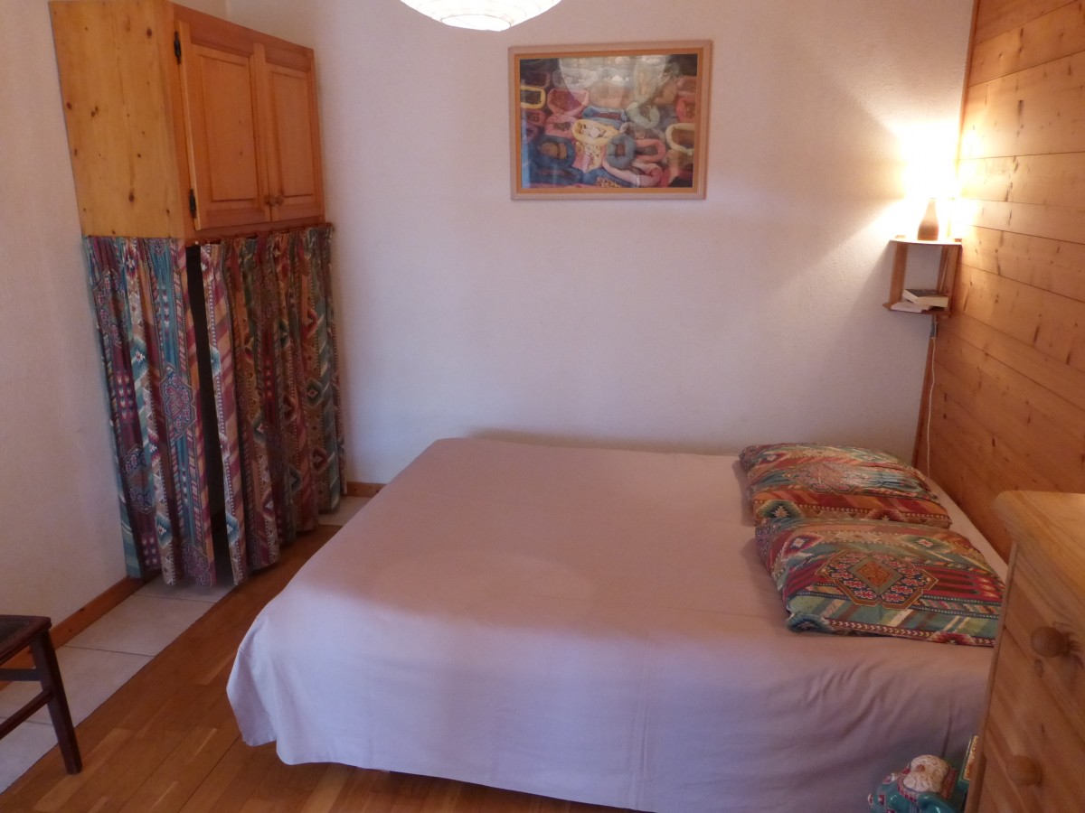 Versant-du-Soleil-Perce-Neige-chambre-double-location-appartement-chalet-Les-Gets