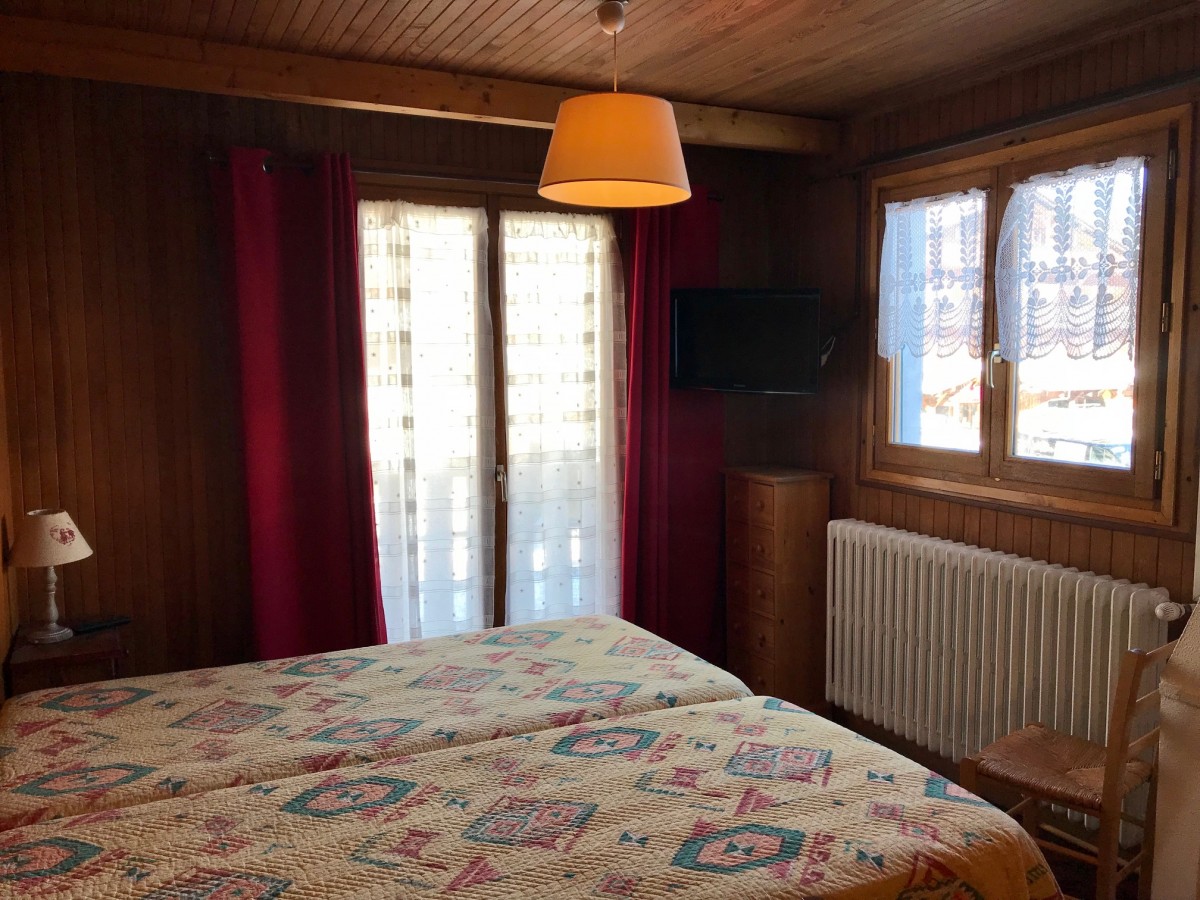 Victoria-3-chambre1-location-appartement-chalet-Les-Gets