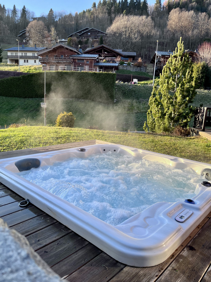 Virolet-jacuzzi-location-appartement-chalet-Les-Gets