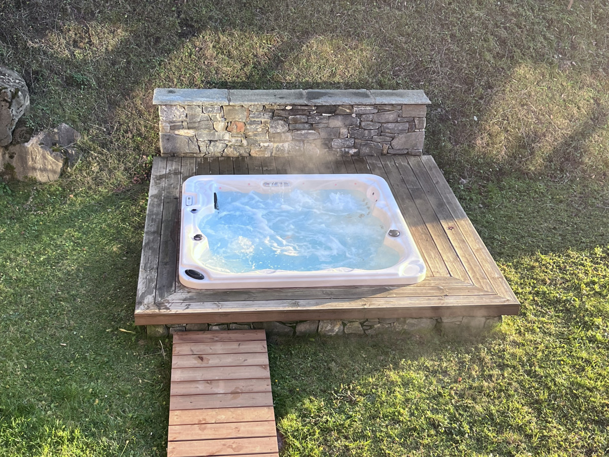 Virolet-jacuzzi-location-appartement-chalet-Les-Gets