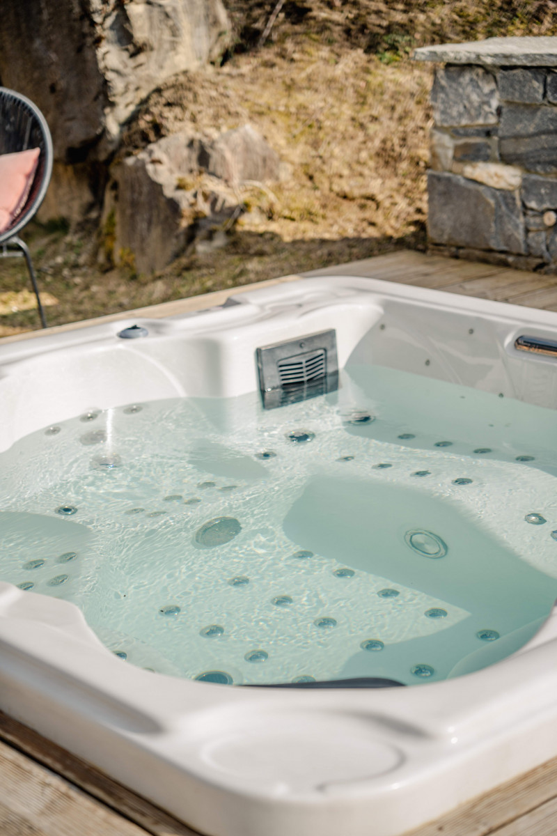 virolet-jacuzzi-location-appartement-chalet-les-gets-19529766