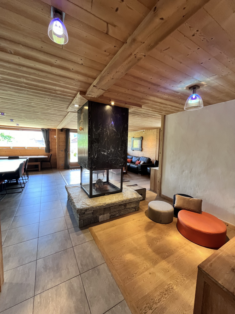 Virolet-salle-a-manger-salon-location-appartement-chalet-Les-Gets