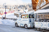 2022-01-10-rue-centre-village-neige-fraiche-train-lesgets-laura-bureau-6751-ld-13870295
