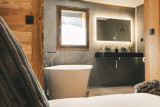 40-teka-adret-chambre-lit-double-en-suite-baignoire-appartement-chalet-Les-Gets