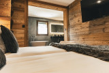 43-teka-adret-chambre-double-lits-simples-en-suite-baignoire-appartement-chalet-Les-Gets