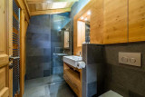 Abachi-chalet-salle-de-bain-douche-wc-location-chalet-appartement-Les-Gets