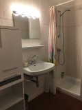 Alaska-1-salle-de-bain-location-appartement-chalet-Les-Gets