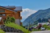 alpine-lodge-exterieur-ete-location-appartement-chalet-Les-Gets