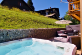 alpine-lodge-exterieur-jaccuzzi-location-appartement-chalet-Les-Gets