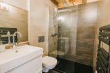 alpine-lodge-salle-de-bain-douche-location-appartement-chalet-Les-Gets