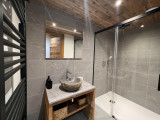 appartement-nagano-salle-de-bain-location-appartement-chalet-Les-Gets