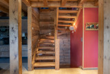 atray-escalier-location-appartement-chalet-Les-Gets