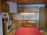 Azalees-3-cuisine-salle-a-manger-location-appartement-chalet-Les-Gets