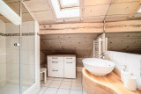Azalees-7-salle-de-bain-douche-location-appartement-chalet-Les-Gets
