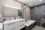 Azallees-1-salle-de-bain-location-appartement-chalet-Les-Gets