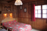 benevy-chambre-lit-double-location-appartement-chalet-Les-Gets