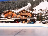 Bleuets-1-vue-patinoire-location-appartement-chalet-Les-Gets