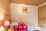 bouton-d-or-chambre2-location-appartement-chalet-Les-Gets