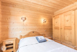 bouton-d-or-chambre2-location-appartement-chalet-Les-Gets