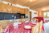 bouton-d-or-cuisne-location-appartement-chalet-Les-Gets