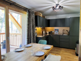 Carmine-Lodge-B303-cuisine-salle-a-manger-location-appartement-chalet-Les-Gets