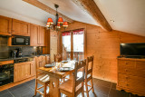 Carry-5-cuisine-sejour-location-appartement-chalet-Les-Gets