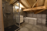 chalet-alpine-loft-la-rocaille-salle-de-bain-douche-location-appartement-chalet-Les-Gets