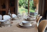 Chalet-Aramis-table-repas-location-appartement-chalet-Les-Gets