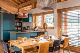 chalet-cocoon-salle-a-manger-cuisine-location-appartement-chalet-Les-Gets