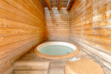 Chalet-des-Perrieres-jacuzzi-location-appartement-chalet-Les-Gets