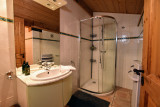 chalet-des-pistes-salle-de-bain-douche-location-appartement-chalet-Les-Gets