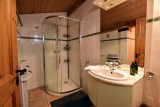 chalet-des-pistes-salle-de-bain-douche-location-appartement-chalet-Les-Gets