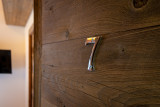 Chalet-Monet-decoration-detail-porte-location-chalet-appartement-Les-Gets