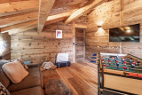 Chalet-Monet-salle-de-jeu-babyfoot-tv-location-chalet-appartement-Les-Gets