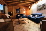 chalet-novelin-salle-a-manger-appartement-chalet-Les-Gets