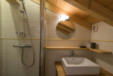 chalet-novelin-salle-de-bain-douche-appartement-chalet-Les-Gets