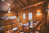Chaumiere-4-salle-a-manger-cuisine-location-appartement-chalet-les-gets