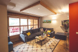 Chaumiere-4-salon-location-appartement-chalet-les-gets