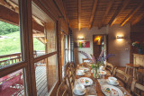 Chaumiere-5-salle-a-manger-table-location-appartement-chalet-les-gets