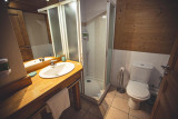Chaumiere-5-salle-de-bain-douche-location-appartement-chalet-les-gets