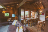Chaumiere-5-salon-salle-a-manger-location-appartement-chalet-les-gets
