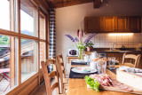 Chaumiere-6-salle-a-manger-terrasse-location-appartement-chalet-les-gets