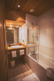 Chaumiere-6-salle-de-bain-location-appartement-chalet-les-gets