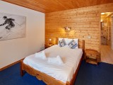 Cognee-chambre-lit-double-ensuite1-location-appartement-chalet-Les-Gets