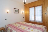 Forge-B-chambre-lit-double-location-appartement-chalet-Les-Gets