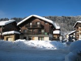 Isba-4-exterieur-hiver-location-appartement-chalet-Les-Gets