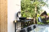 La-Rocade-1-exterieur-jardin-terrasse-ete-location-appartement-chalet-Les-Gets