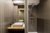 La-Rocade-1-salle-de-bain-douche-location-appartement-chalet-Les-Gets