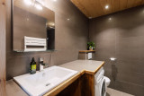La-Rocade-2-salle-de-bain-lave-linge-location-appartement-chalet-Les-Gets